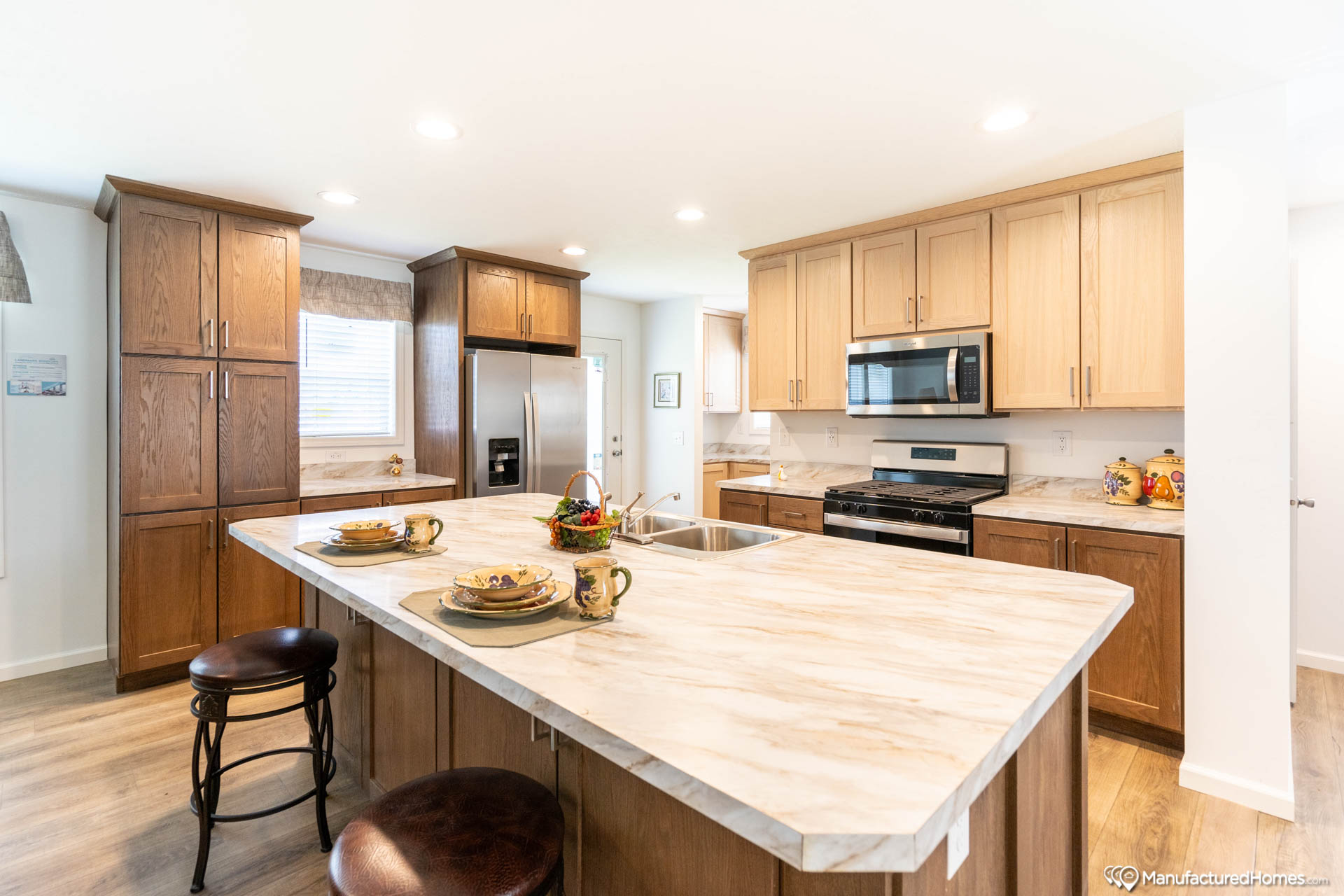 Landmark Essence Essence 17 9L32563A (2NM2424-V) - D & H Homes